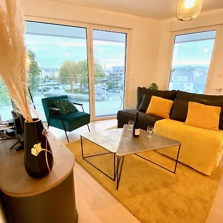 Presqu'ile De Caen, Terrasse & Parking